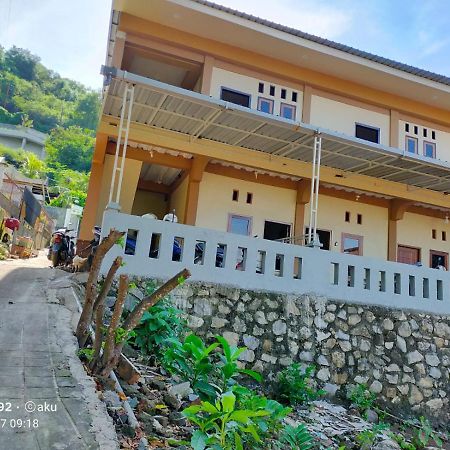 Andira Homestay ラブハン・バジョ エクステリア 写真