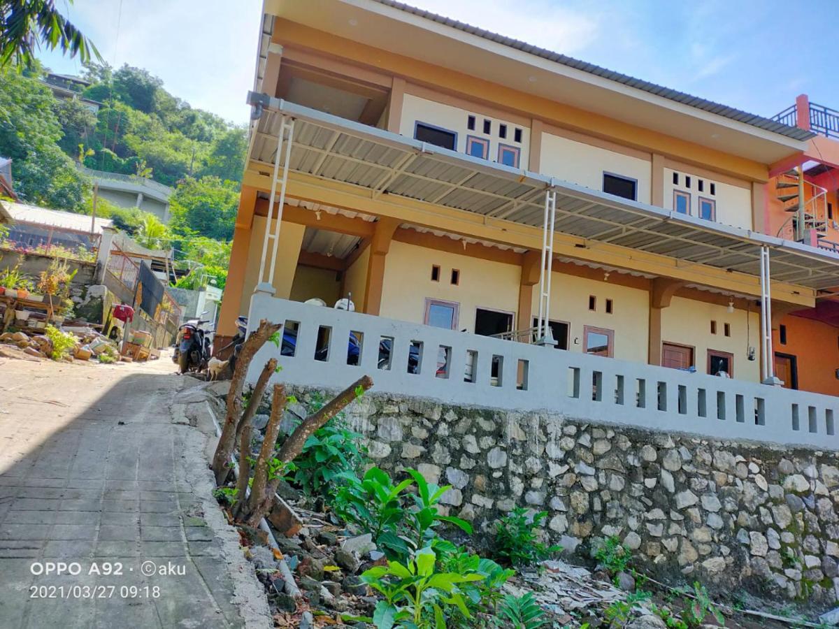 Andira Homestay ラブハン・バジョ エクステリア 写真